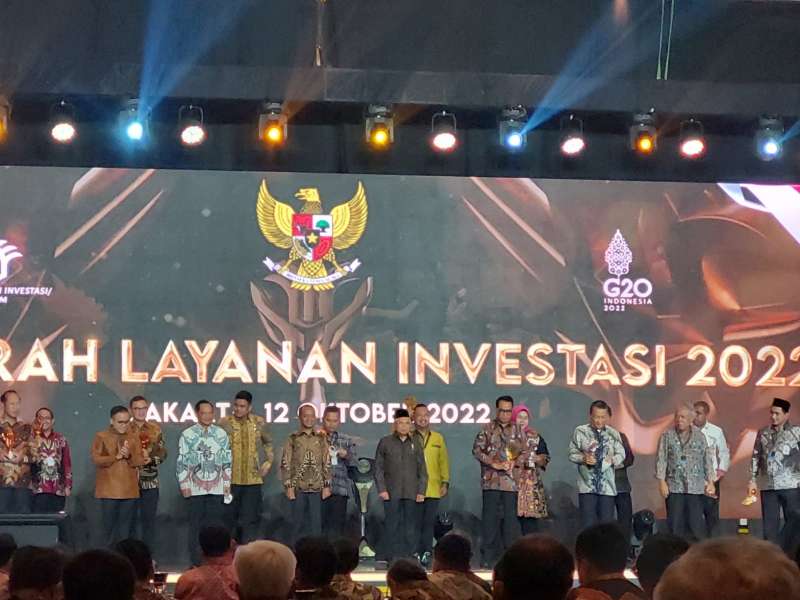 BUPATI BIAK NUMFOR MENERIMA ANUGERAH LAYANAN INVESTASI TAHUN 2022 OLEH WAKIL PRESIDEN RI