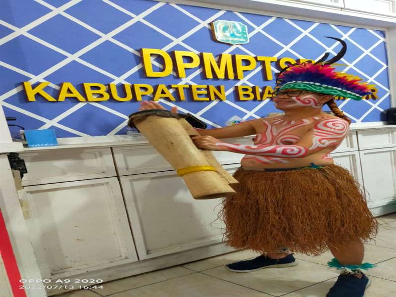 Kadis DPMPTSP Biak Numfor Mensukseskan HUT RI 77