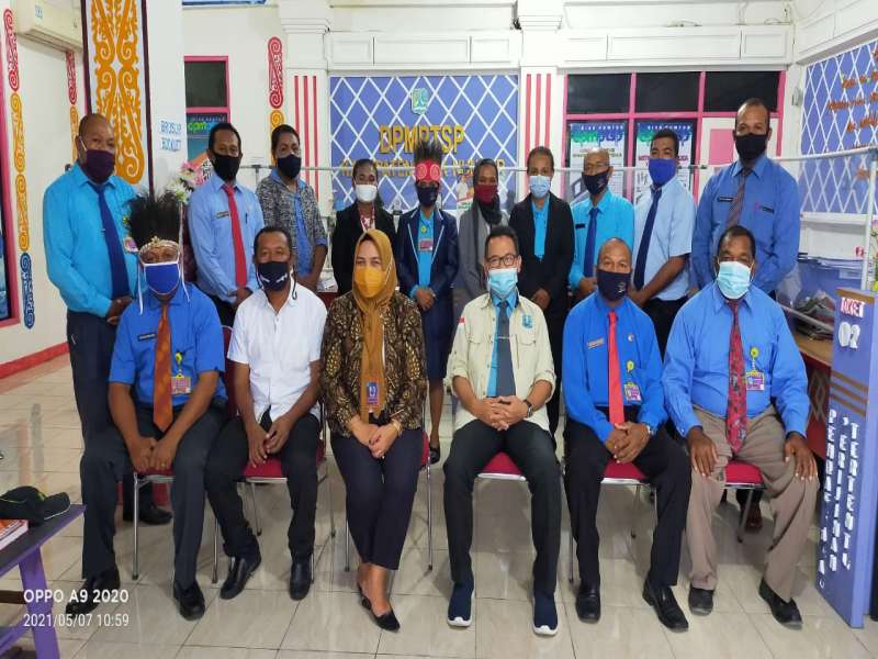 TIM INOVASI DAERAH DPMPTSP 2021 "' TONG CEPAT KAM PUAS ' IJIN JADI DI TEMPAT KOFURPASAW MGOMARISEN