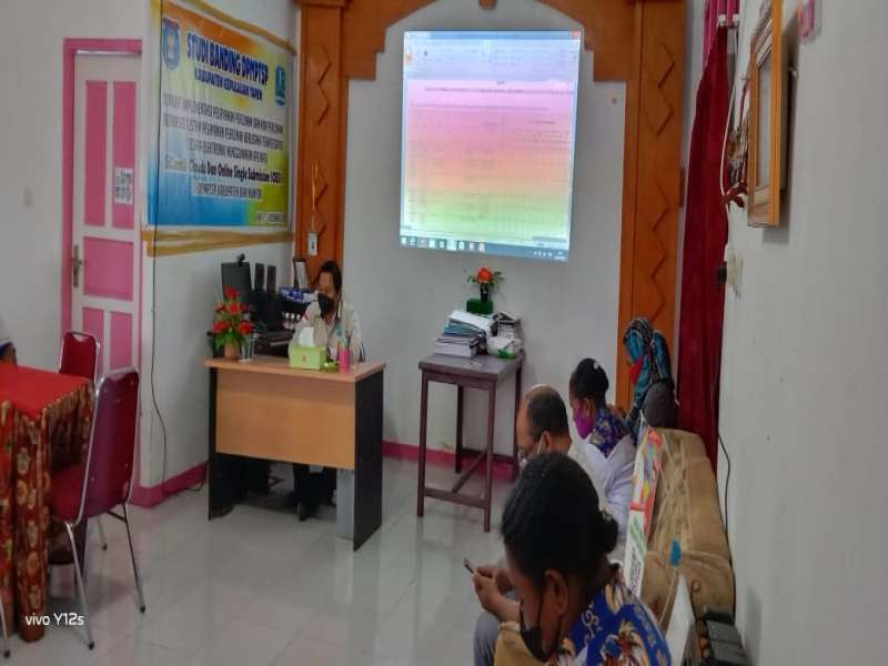 Pencerahan Rutin setiap Pagi di DPMPTSP Biak terkait OSS RBA