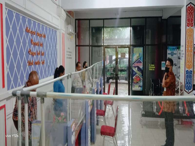 Pelaksanaan Rutin Apel di DPMPTSP meski dalam Kondisi Hujan Deras 