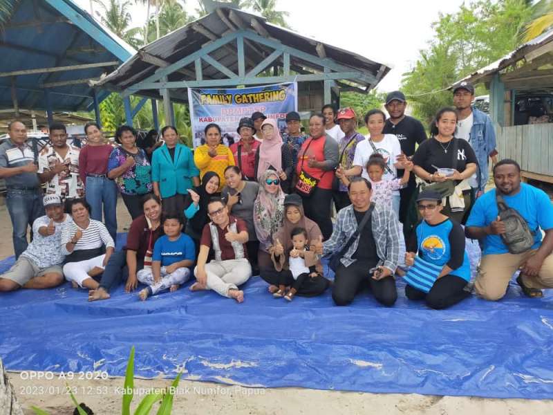 DPMPTSP BIAK NUMFOR MELAKSANAKAN FAMILY GATHERING DIAWAL TAHUN 2023 
