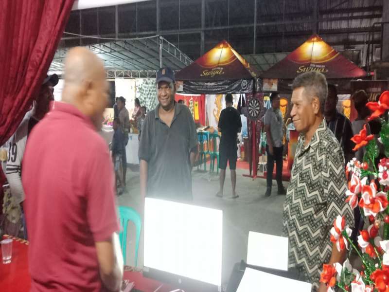 KUNJUNGAN BAPAK WABUP DI STAND DPMPTSP PAA FESTIVAL BUDAYA BYAK DAN PAMERAN UMKM