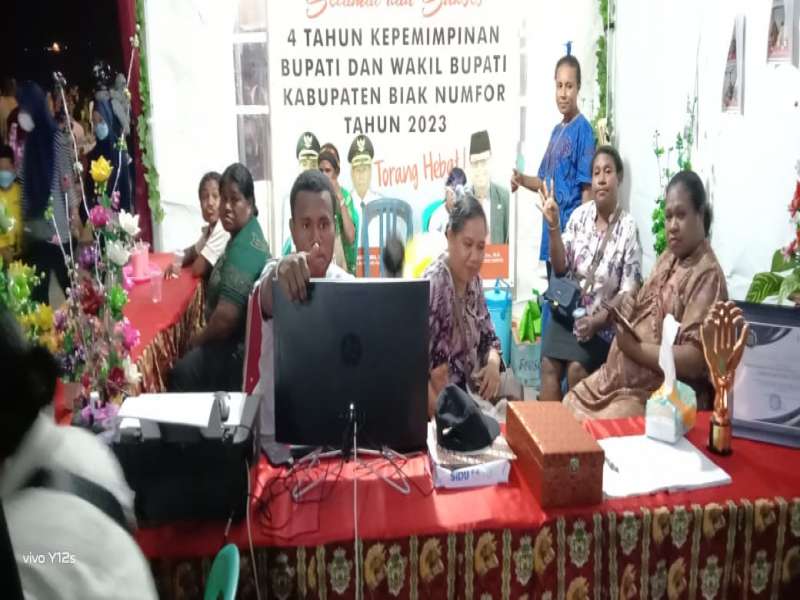 STAND PAMERAN DPMPTSP PADA KEGIATAN FESTIVAL BUDAYA BYAK DAN PAMERAN UMKM 