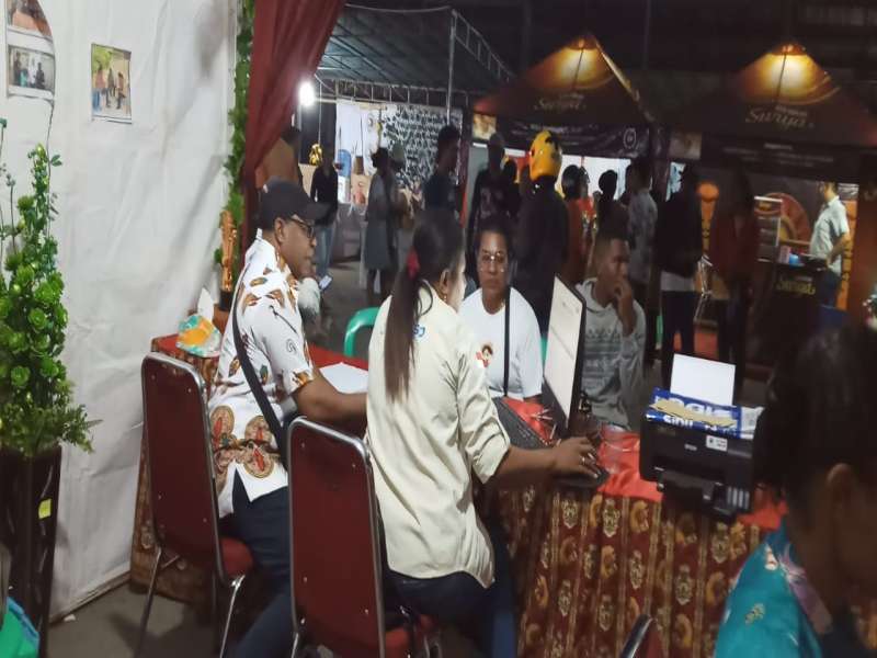 DPMPTSP MELAKUKAN KEGIATAN PELAYANAN PERBANTUAN PERIJINAN PADA FESTIVAL BUDAYA BYAK 
